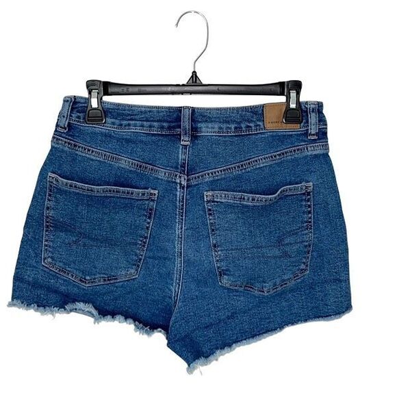 American Eagle Womens Frayed Hem Cutoff Denim Mom Shorts Mid Wash Blue Size 8 - Picture 3 of 6